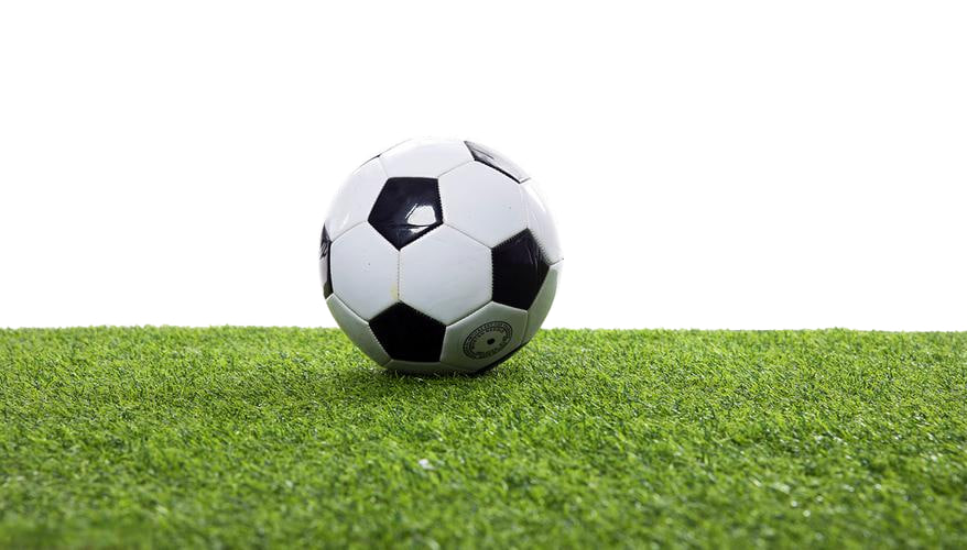 用户使用足球比分预测分析平台进行数据分析